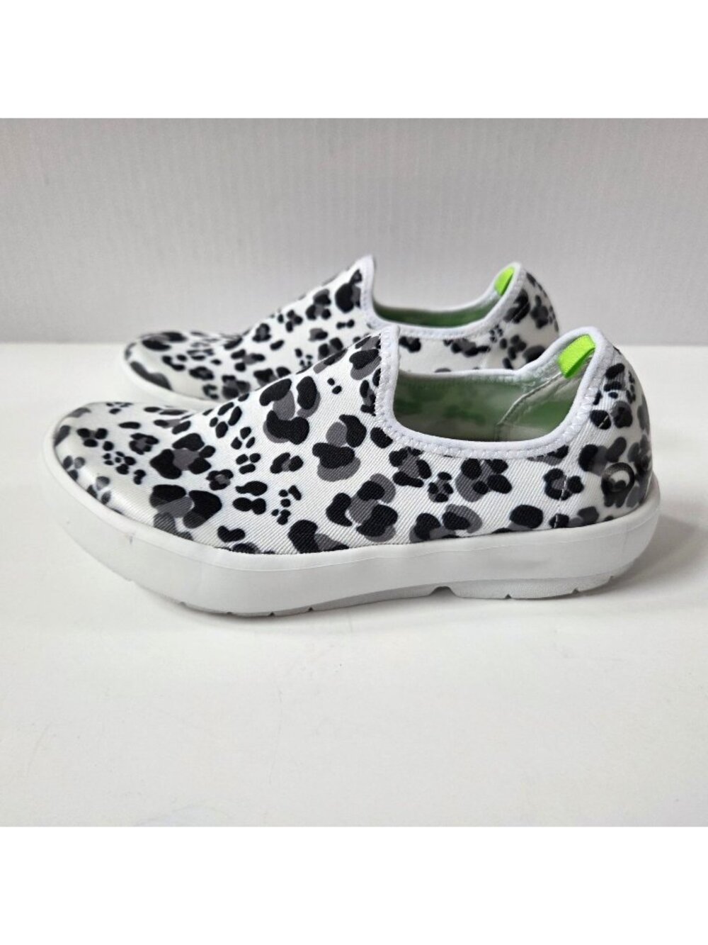 Oofos Shoes Womens 5 OOmg eeZee Low Recovery Comfort Slip Ons White Snow Leopard